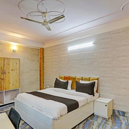 Umen Hotel Nearest Sector 66 Нойда Екстер'єр фото