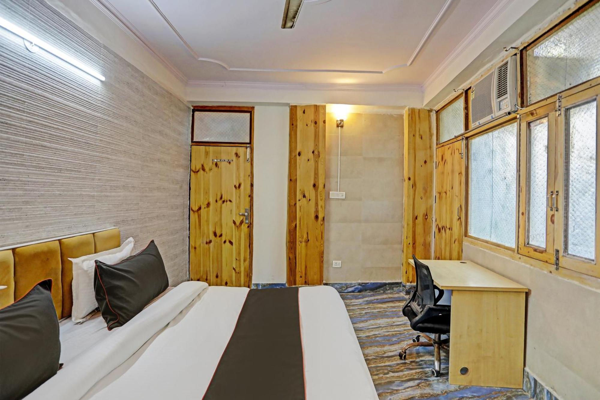 Umen Hotel Nearest Sector 66 Нойда Екстер'єр фото