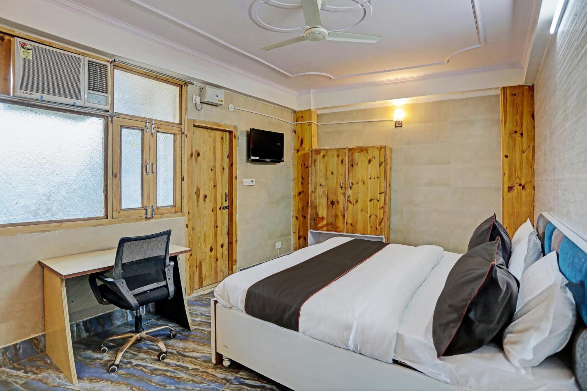 Umen Hotel Nearest Sector 66 Нойда Екстер'єр фото