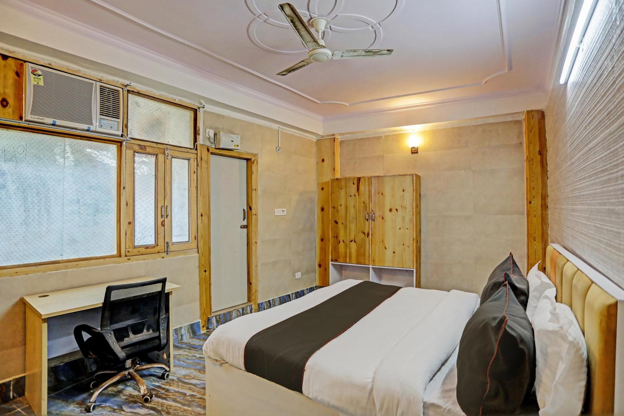 Umen Hotel Nearest Sector 66 Нойда Екстер'єр фото