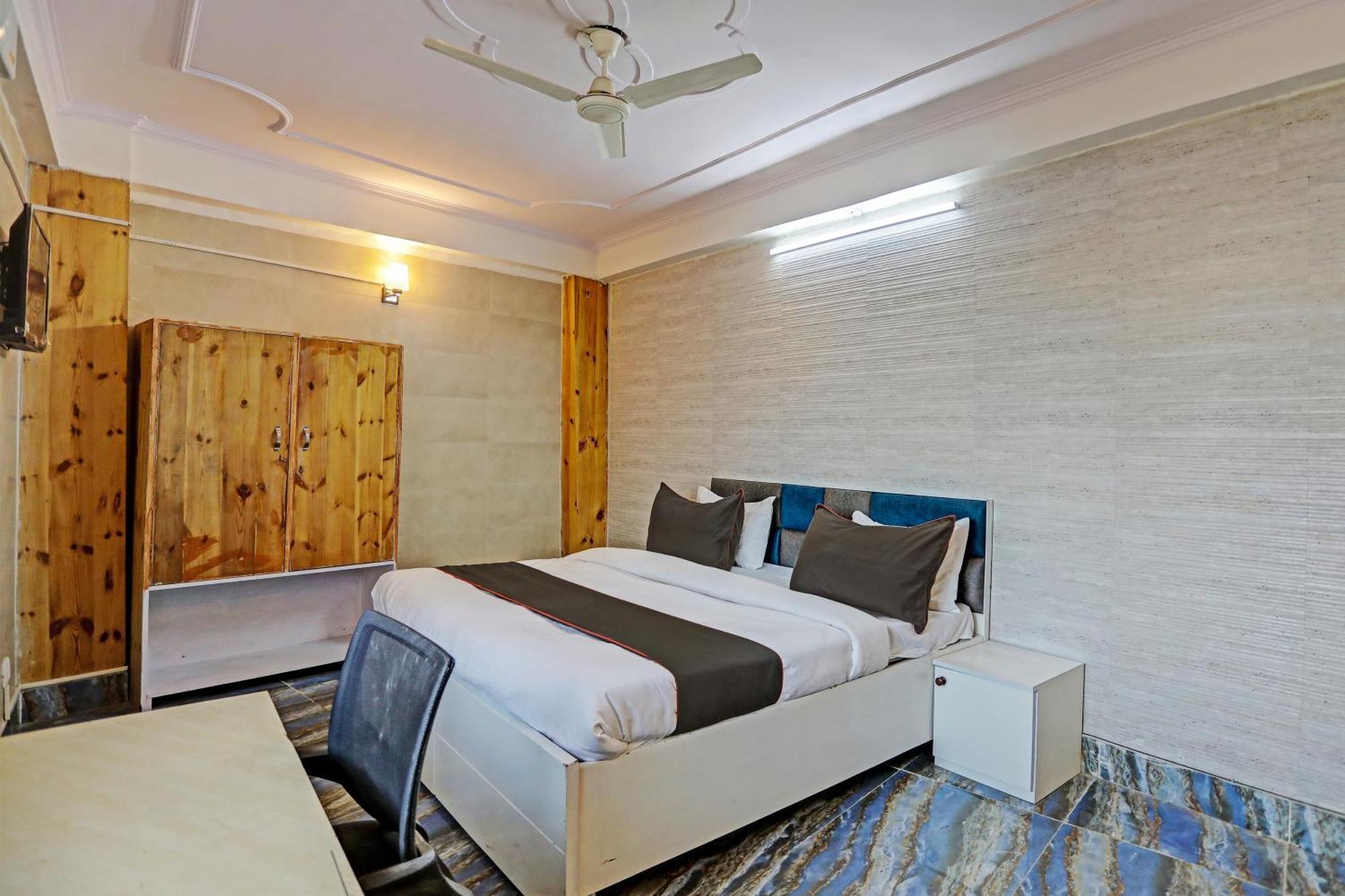 Umen Hotel Nearest Sector 66 Нойда Екстер'єр фото