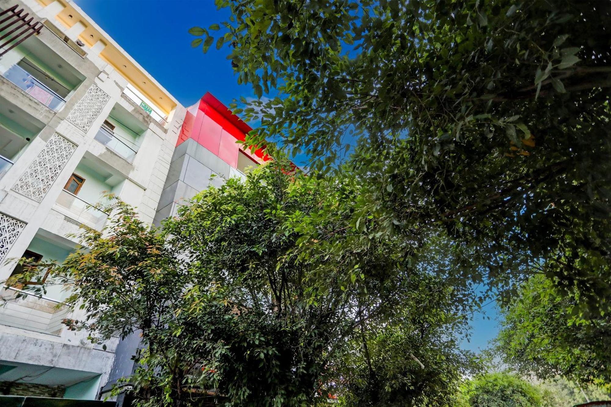 Umen Hotel Nearest Sector 66 Нойда Екстер'єр фото