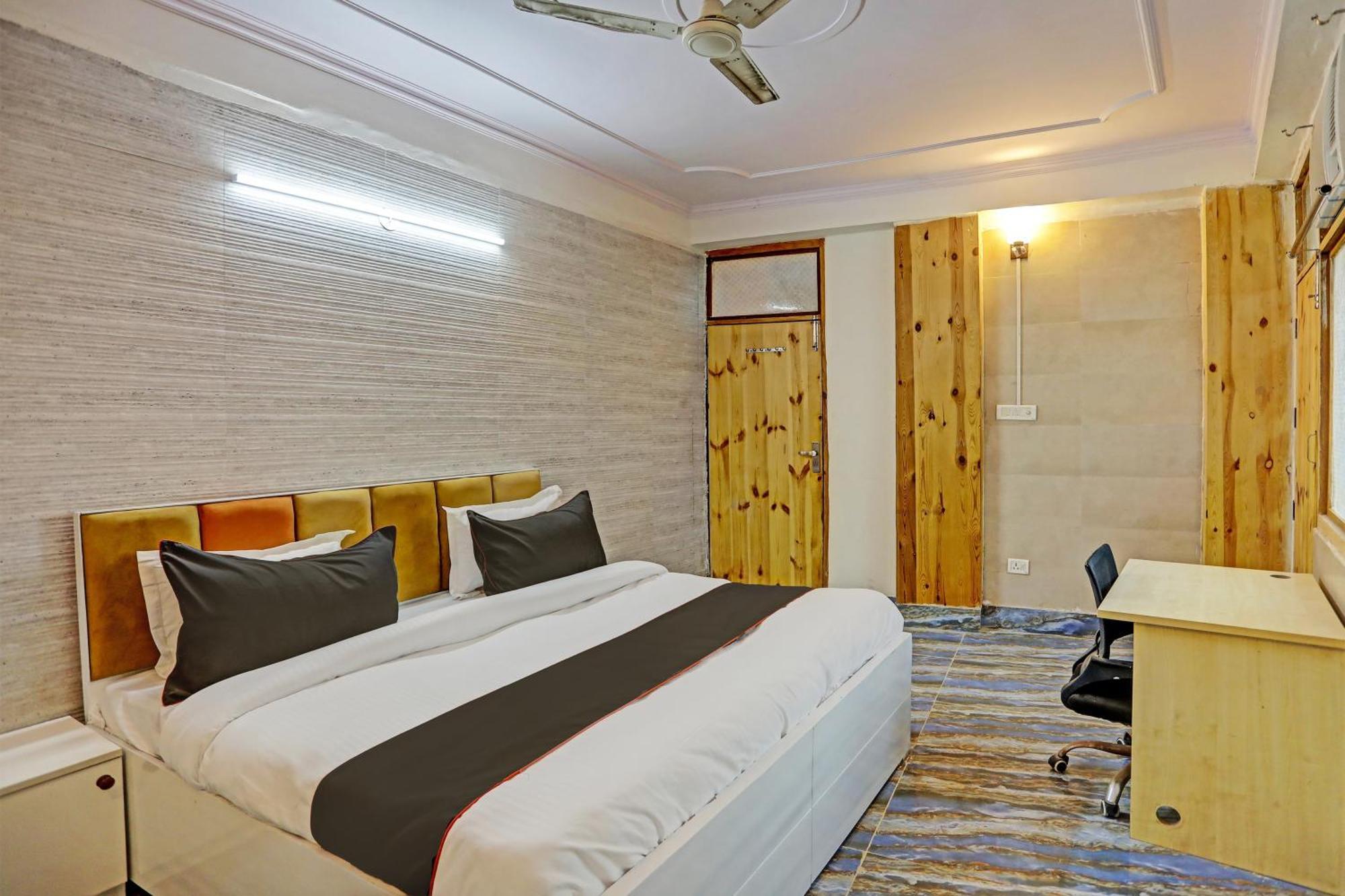 Umen Hotel Nearest Sector 66 Нойда Екстер'єр фото
