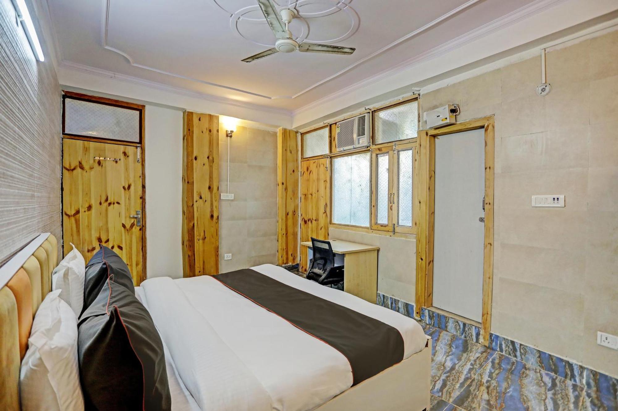 Umen Hotel Nearest Sector 66 Нойда Екстер'єр фото