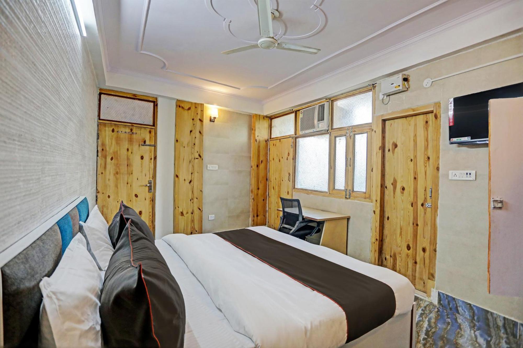 Umen Hotel Nearest Sector 66 Нойда Екстер'єр фото