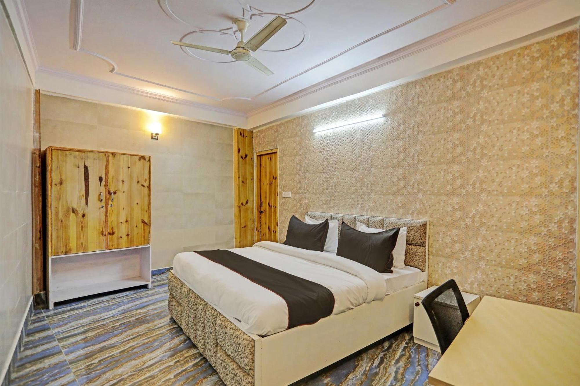 Umen Hotel Nearest Sector 66 Нойда Екстер'єр фото