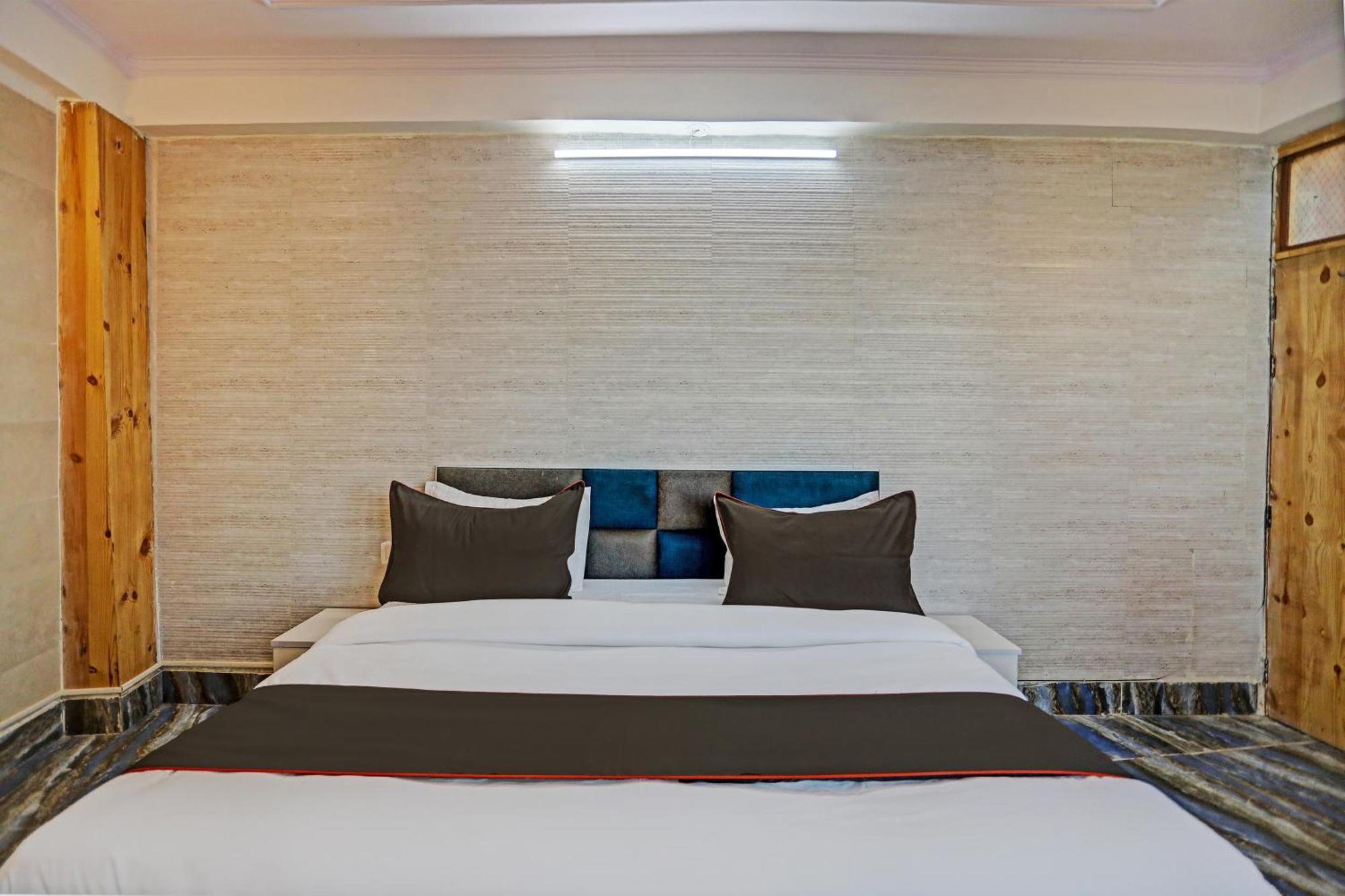 Umen Hotel Nearest Sector 66 Нойда Екстер'єр фото